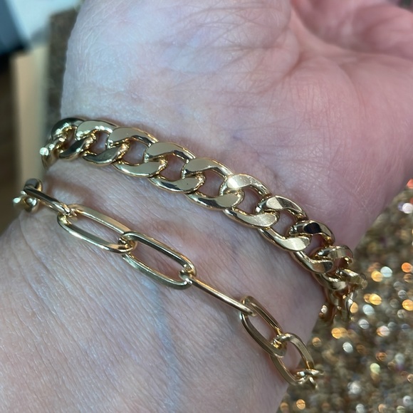 💋🎁White & Gold Bracelet with White Accent and two glorious gold link chains - Picture 3 of 9